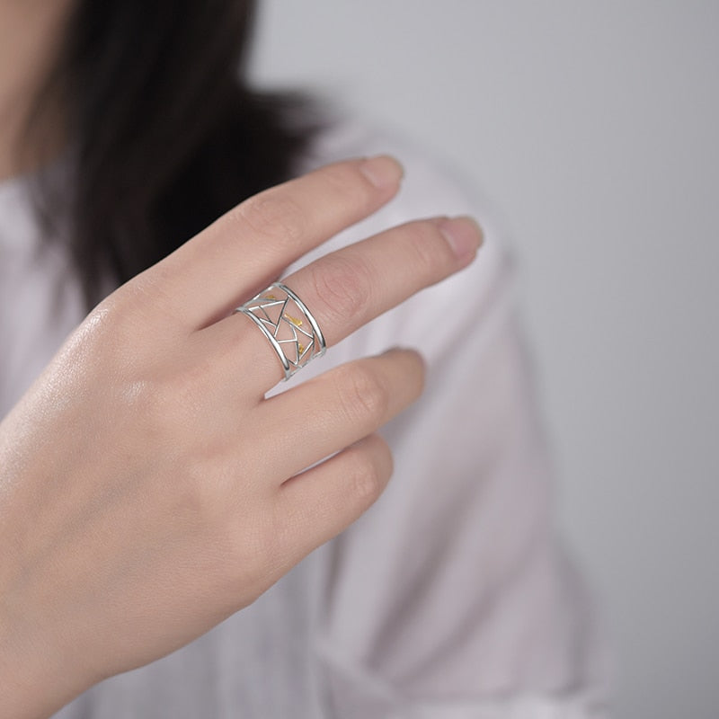 Deja Veux Jewelry Bird Adjustable Ring Metals Type: 925 Sterling Silver / 18K Gold plated Item Weight: About 2.76g Size: Adjustable