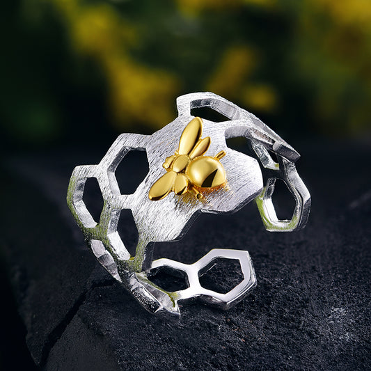 Deja Veux Jewelry Bee Honeycomb Adjustable Ring  Metals Type: 925 Sterling Silver / 18K Gold plated Item Weight: About 2.49g Size: Adjustable