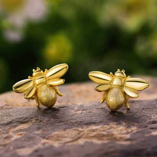 Deja Veux Jewelry Bee Stud Earrings  Metals Type: 925 Sterling Silver / 18K Gold plated  Item Weight: about 1.39g  Back Finding: Push Back